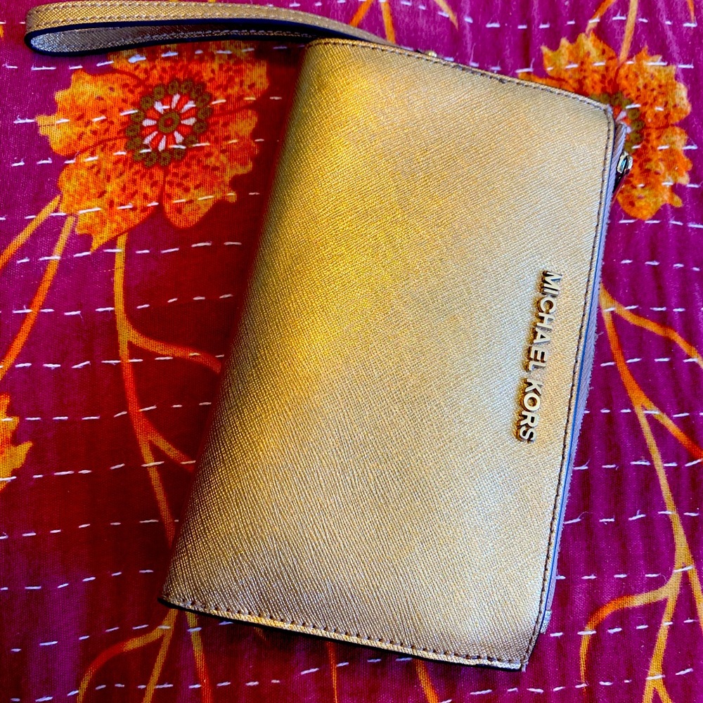 Michael Kors jet set travel large double zip phone wallet wristlet gold